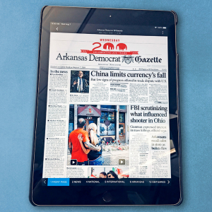 Clinton, Parade of Journalists Celebrate Arkansas Gazette's 200th