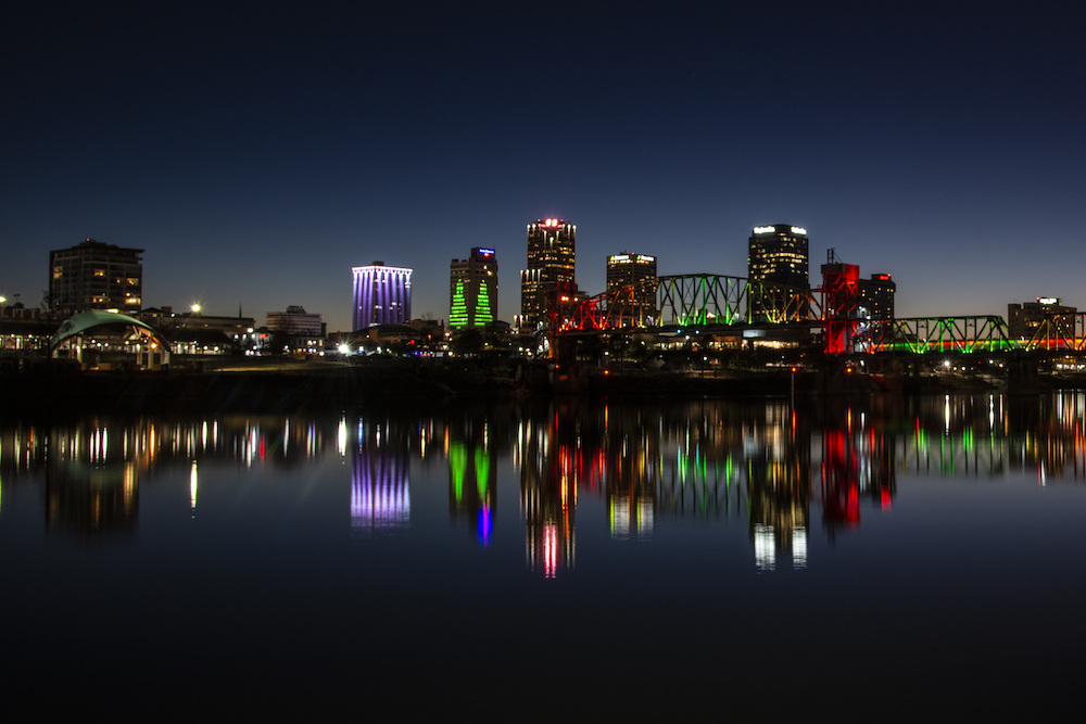 http://assets.inarkansas.com/129430/riverfront-skyline-downtown-little-rock-christmas-lights-twilight.jpg