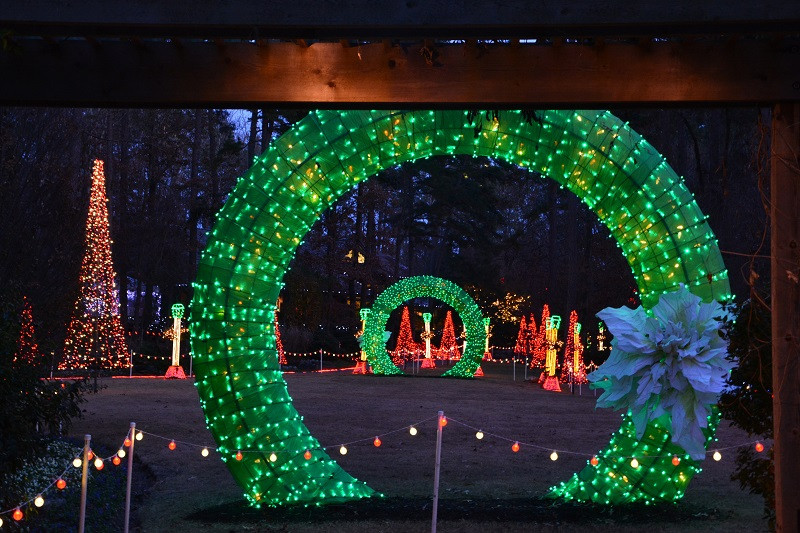 Sponsored Win 6 Tickets To The Holiday Lights At Garvan Gardens