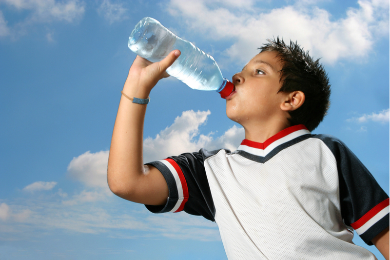 http://assets.inarkansas.com/85693/kid-drinking-water-sports-nutrition.jpg